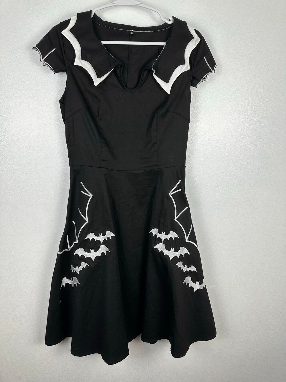 Gothic 1950s retro-style Halloween witchy dress black dress embroidery bats Med.